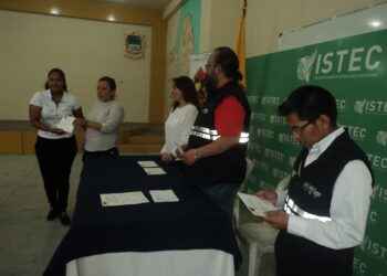 Estudiantes del Istec reciben certificación de Agrocalidad