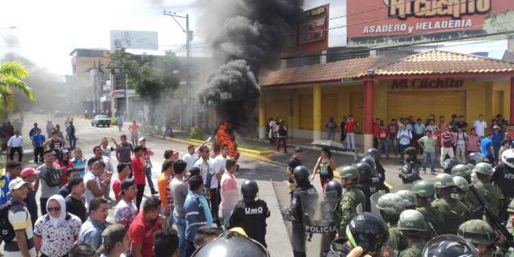Marchas en Nueva Loja contra el alza de combustibles del 123 por ciento