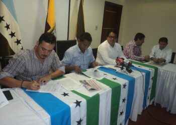 Municipio de Lago Agrio y juntas de agua firman convenios de cooperación