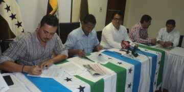 Municipio de Lago Agrio y juntas de agua firman convenios de cooperación
