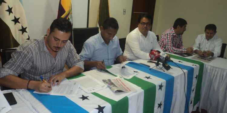 Municipio de Lago Agrio y juntas de agua firman convenios de cooperación