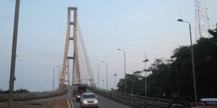 Iluminación del puente sobre el río Aguarico trae ilusiones de crecimiento al sector sur de Lago Agrio