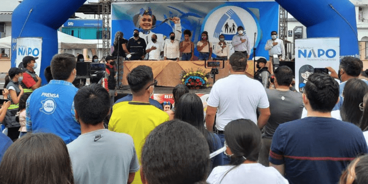 La ciudadanía de Tena dio un caluroso recibimiento a Neisi Dajomes.