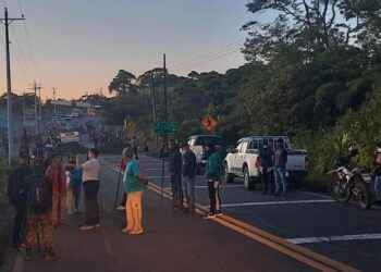 Vía que une Puyo con Macas está cerrada a la altura del kilómetro 27