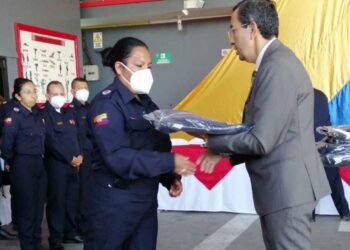 Homenaje a bomberos por cumplir un año más sirviendo a la ciudadanía