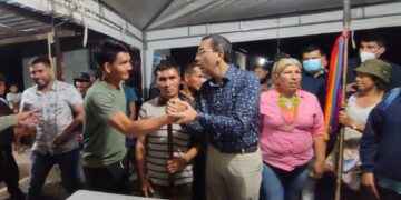 El Alcalde del cantón Pastaza y dirigentes de Canelos, celebran el acuerdo firmado