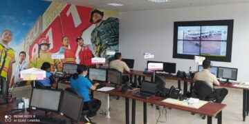 Personal capacitado de varias instituciones operan la consola para atención de emergencias