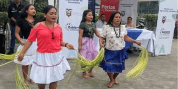 Mujeres de la Nacionalidad ´Siecopai´, deleitaron a los presentes con un baile tradicional.