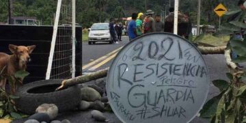 La vía Puyo Macas totalmente cerrada al paso vehicular.