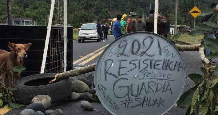 La vía Puyo Macas totalmente cerrada al paso vehicular.