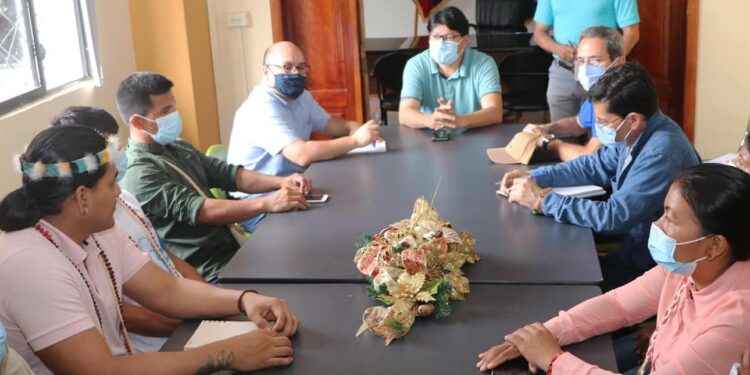 En reuniones analizan definir acuerdos para que habitantes locales tengan oportundiad de trabajar, tal como consta en la Ley Amazónica.