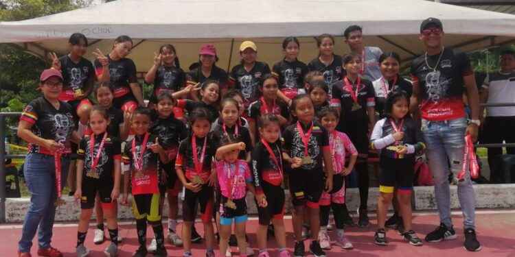 SUCUMBÍOS DEPORTES El patinaje se ha convertido en deporte de moda