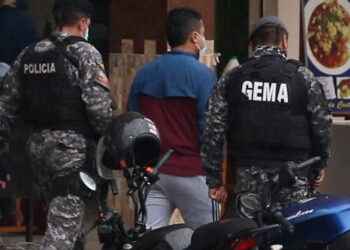 Cuatro policías en servicio activo detenidos por supuesta tenencia de droga