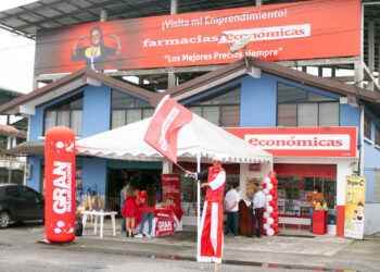 PASTAZA: Neisi Dajomes recibió premio a su destacada actuación deportiva