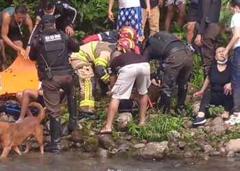 Ocho heridos por colapso de puente en paseo turístico