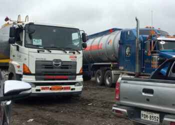 Ciudadanos impidieron ingreso de tanqueros con lixiviados