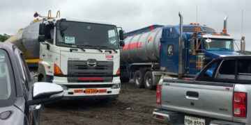 Ciudadanos impidieron ingreso de tanqueros con lixiviados