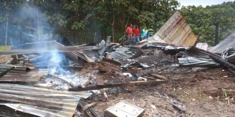 Familia pierde su casa a causa de incendio