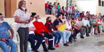 En asamblea, ciudadanos del barrio Flor del Oriente exponen necesidades