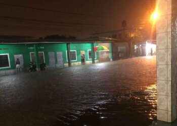 Torrencial aguacero causó inundación de viviendas y daños materiales