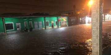 Torrencial aguacero causó inundación de viviendas y daños materiales