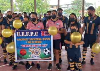 Inauguración del Campeonato de Padres de familia en la Unidad Educativa Pacífico Cembranos