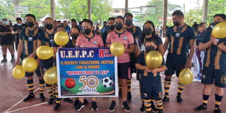 Inauguración del Campeonato de Padres de familia en la Unidad Educativa Pacífico Cembranos