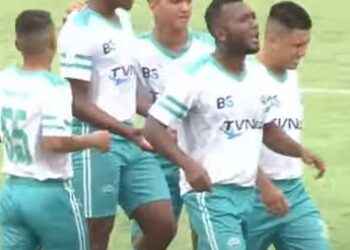 celebración del gol en el minuto 42