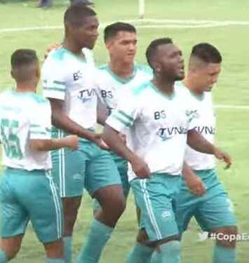 celebración del gol en el minuto 42