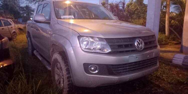 Policía recupera vehículo robado y retiene otro