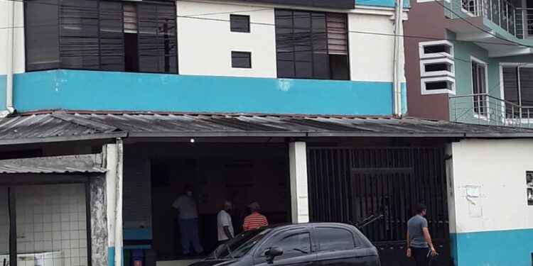 Tres vehículos con matrícula irregular