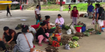 Productores comercializan varios productos de la zona y a precios módicos.