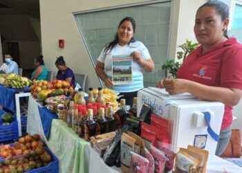 Emprendedores ofertaron sus productos en el Centro de Atención Ciudadana