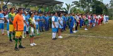 Familiares, deportistas y amigos estuvieron presentes en la inauguración.