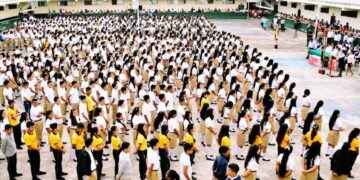 La institución educativa fiscal cuenta con jornada matutina, vespertina y nocturna.