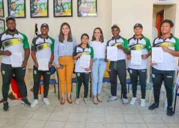 Caluroso recibimiento de los deportistas a María Belén Aguirre, viceministra del deporte.