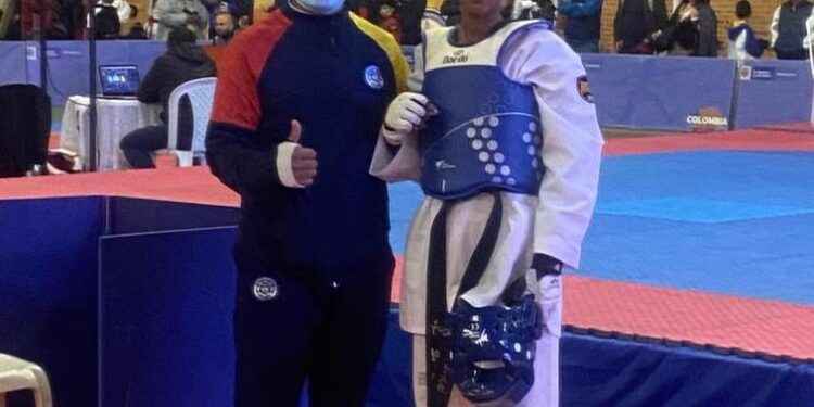 Joceline Caicedo, en Colombia junto a Jairo Rojas luego de ganar la medalla de oro en el campeonato Copa Fuerzas Armadas de Colombia.