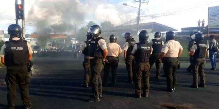 Luto y daños a la ciudad de Puyo en protestas.