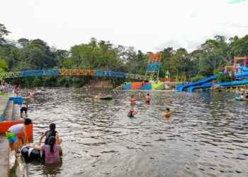 El dique de Mera ofrece variedad de servicios para los turistas.