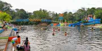 El dique de Mera ofrece variedad de servicios para los turistas.