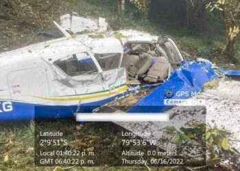 Foto cortesía) La FAE encontró la avioneta destruida luego del accidente aéreo