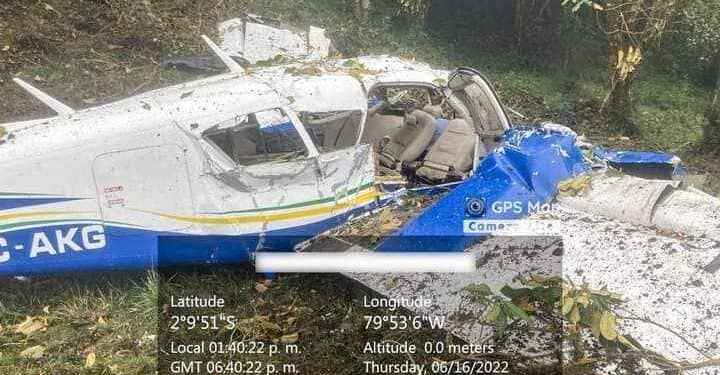 Foto cortesía) La FAE encontró la avioneta destruida luego del accidente aéreo