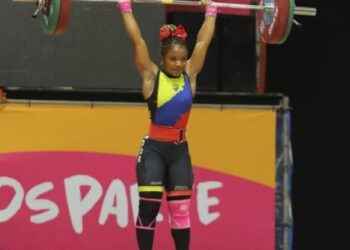 Jessica Palacios, deportista ecuatoriana nacida en Pastaza, levantó 183 Kg en el Mundial Juvenil de México.