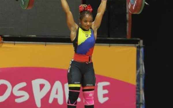 Jessica Palacios, deportista ecuatoriana nacida en Pastaza, levantó 183 Kg en el Mundial Juvenil de México.