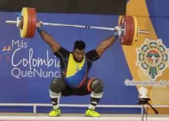 El deportista de Orellana, Dixon Arroyo levantó 201 kilogramos y se adjudicó la presea de oro.
