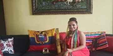 Verónica es emprendedora y fomenta la identidad de la cultura ecuatoriana con sus productos de ropa interior.