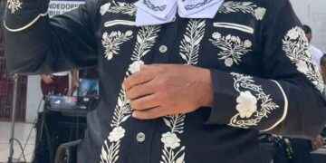 Márquez posee el certificado de la Asociación de Artistas Profesionales del Ecuador que avala su calidad artística.