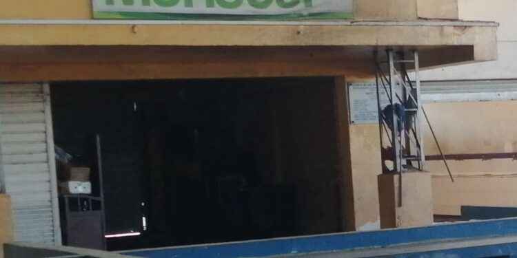 El mercado Mariscal sufrió escasez de productos por el cierre de las vías.