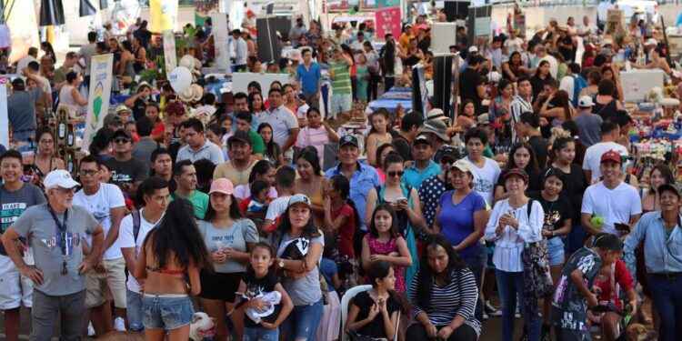 Masiva concurrencia de turistas locales y nacionales a la Feria en Napo.