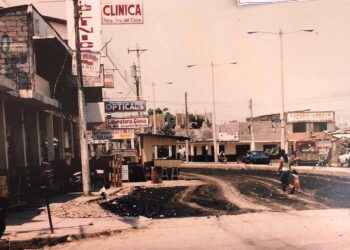 Calles de Lago Agrio regado crudo de petróleo para asentar el polvo